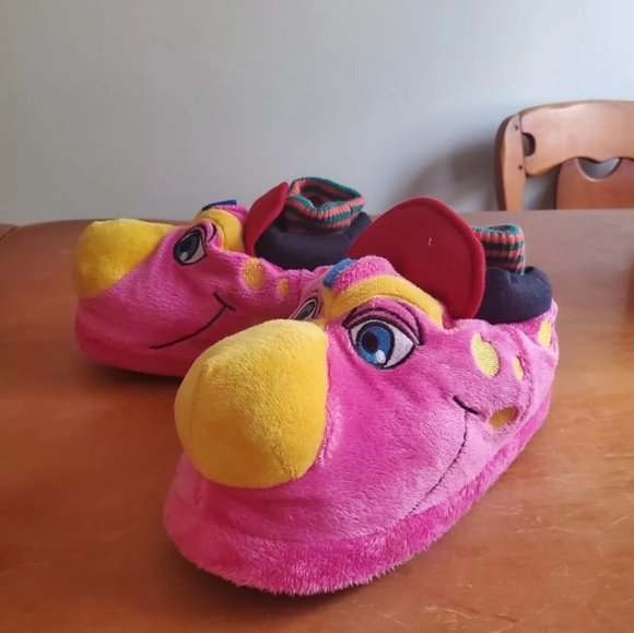 Cleveland Indians Mascot Slider Slippers Rare Chief Wahoo Logo Pink Soft Fuzzy - Picture 2 of 7